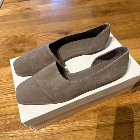 NWT Vince Cyder Flat, Light Woodsmoke Suede, Size:8 - Picture 3 of 7